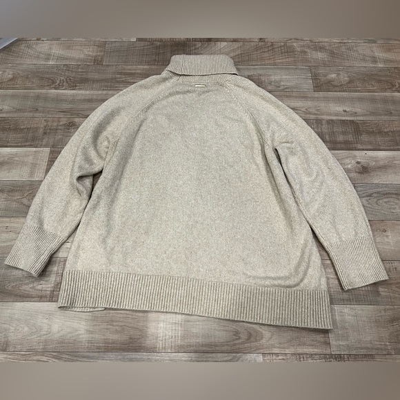Michael Kors Cream Turtleneck Sweater Size M - Picture 7 of 7